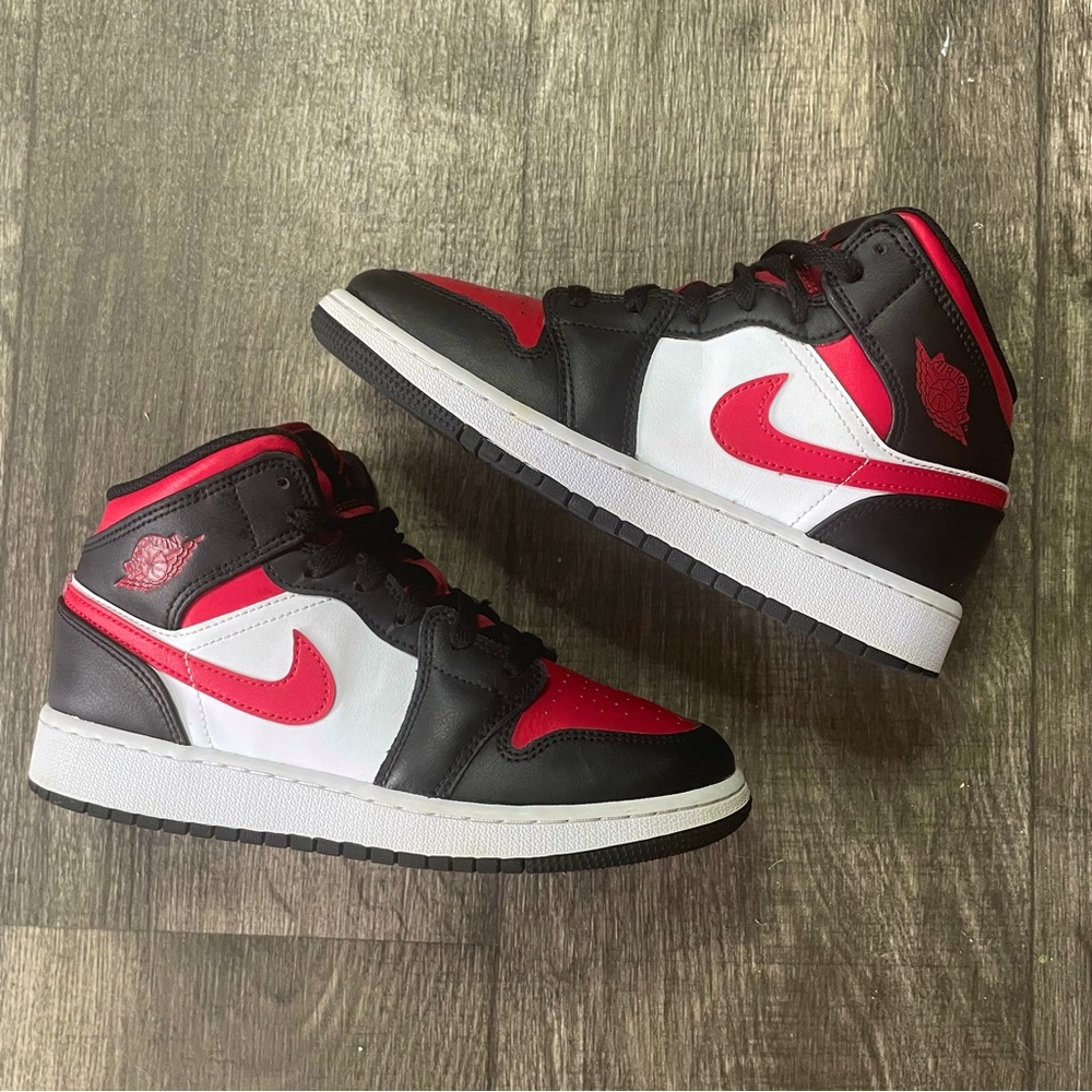 Air Jordan 1 Mid GS Black Fire Red Youth 5Y
